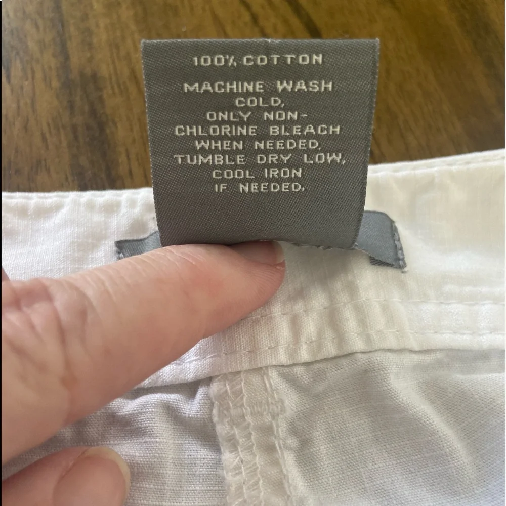 Anne Taylor Signature Fit White Cargo Capris - Picture 10 of 10